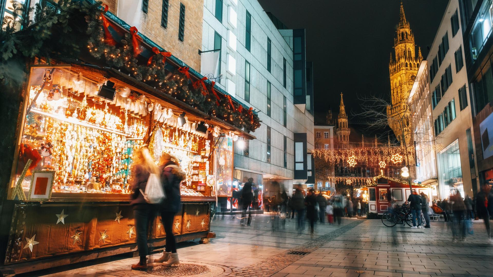 marienplatz christmas market in  munich